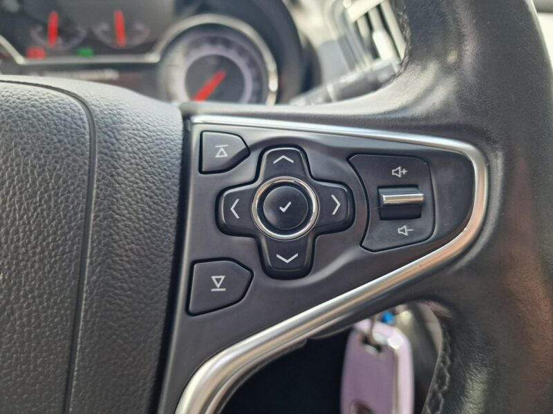 Opel Insignia 2.0 CDTI 120 KM, Klimatyzacja, LED, Bluetooth, Grzane Fotele, Alufelgi A (2008-2017)