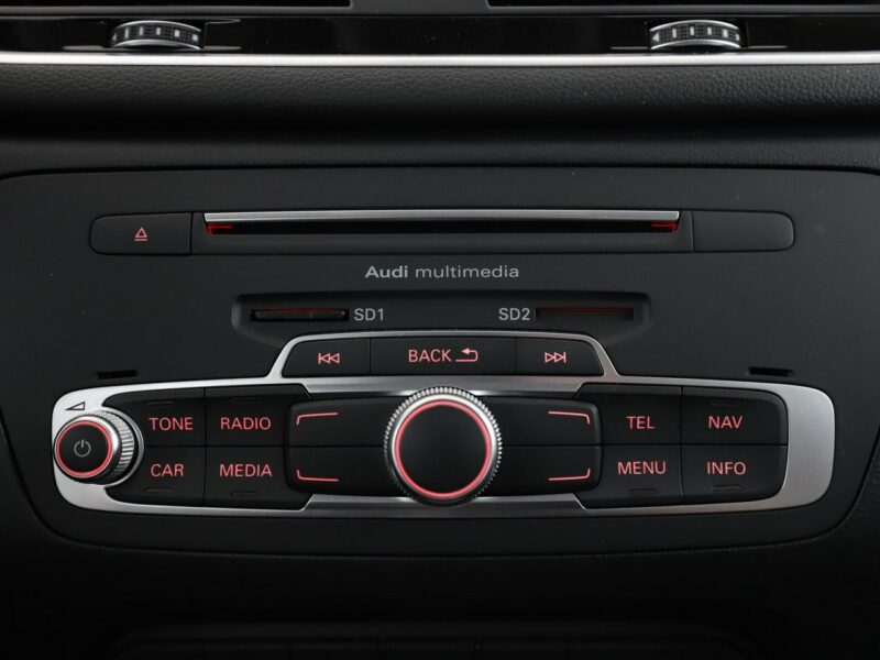 Audi Q3 4x4 xenon navi klima grzane fotele czujniki parkowania I (2011-2018)