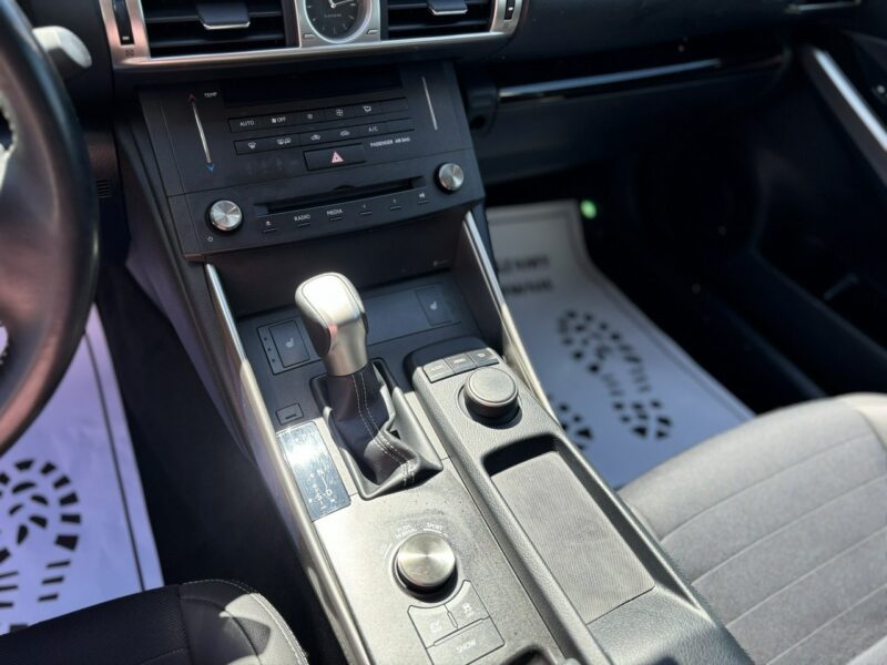 Lexus IS is300h, Stan bardzo dobry III (2013-)