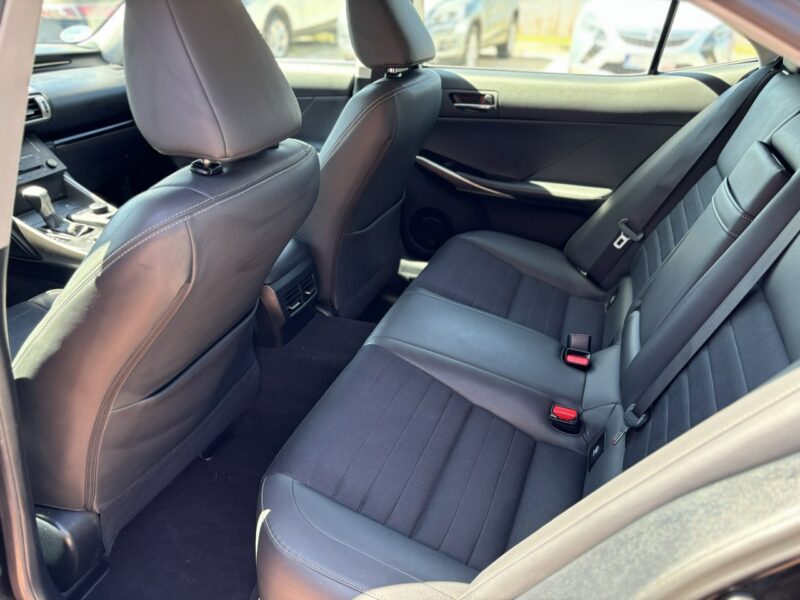 Lexus IS is300h, Stan bardzo dobry III (2013-)