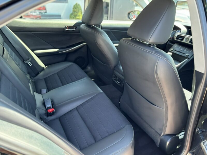 Lexus IS is300h, Stan bardzo dobry III (2013-)