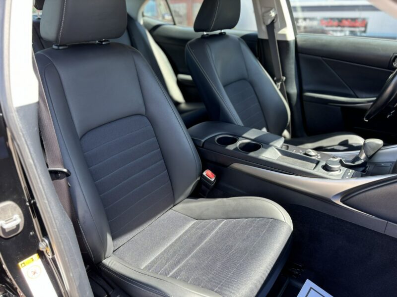 Lexus IS is300h, Stan bardzo dobry III (2013-)