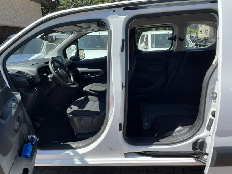 Opel Combo Opel Combo Life Niepełnosprawnych inwalida Rampa 32105 km Model 2022 E (2018-)