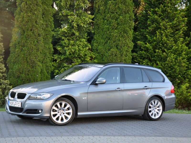 BMW 320 2.0d(143KM)*Lift*Xenon*Navi*Panorama*El.Fotele*Welur*2xPark.*Alu17"ASO E90E91E92E93(2005-2012)