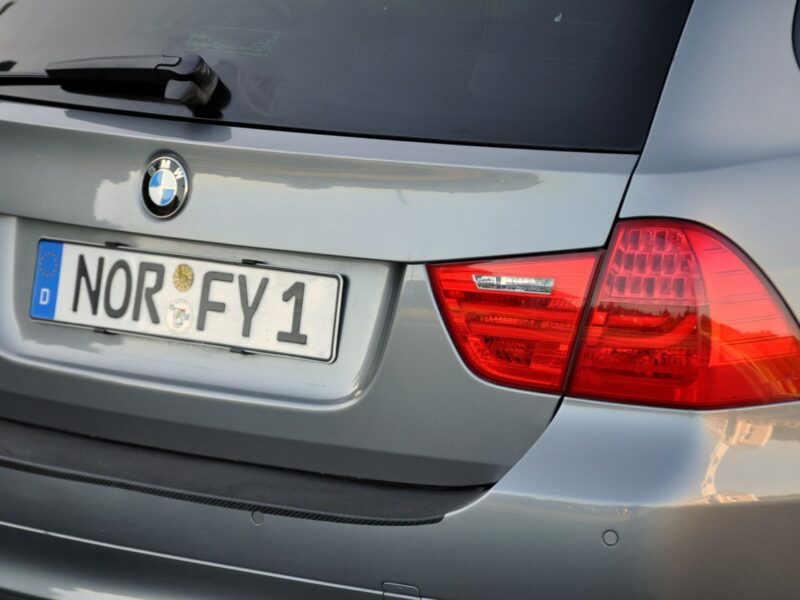 BMW 320 2.0d(143KM)*Lift*Xenon*Navi*Panorama*El.Fotele*Welur*2xPark.*Alu17"ASO E90E91E92E93(2005-2012)