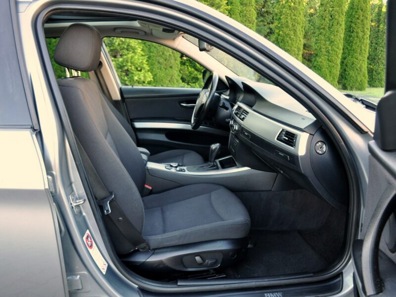 BMW 320 2.0d(143KM)*Lift*Xenon*Navi*Panorama*El.Fotele*Welur*2xPark.*Alu17"ASO E90E91E92E93(2005-2012)