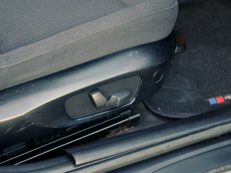 BMW 320 2.0d(143KM)*Lift*Xenon*Navi*Panorama*El.Fotele*Welur*2xPark.*Alu17"ASO E90E91E92E93(2005-2012)