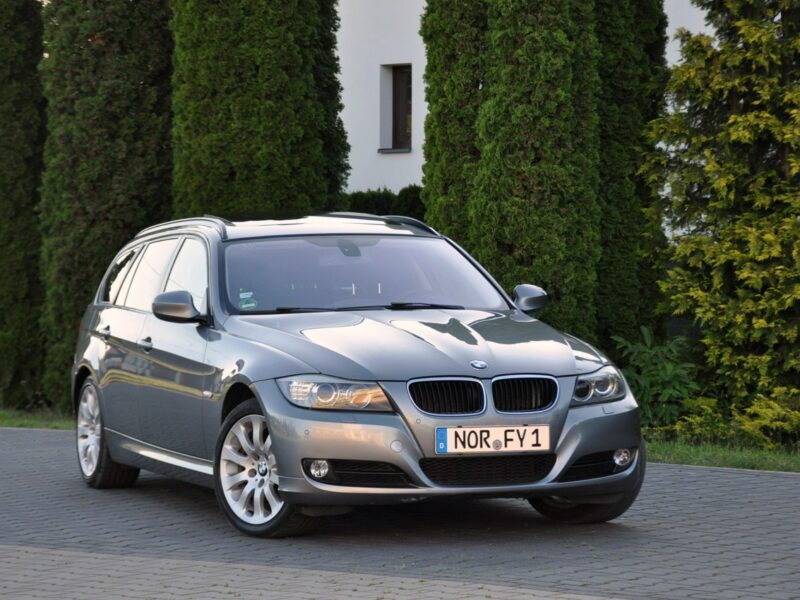 BMW 320 2.0d(143KM)*Lift*Xenon*Navi*Panorama*El.Fotele*Welur*2xPark.*Alu17"ASO E90E91E92E93(2005-2012)