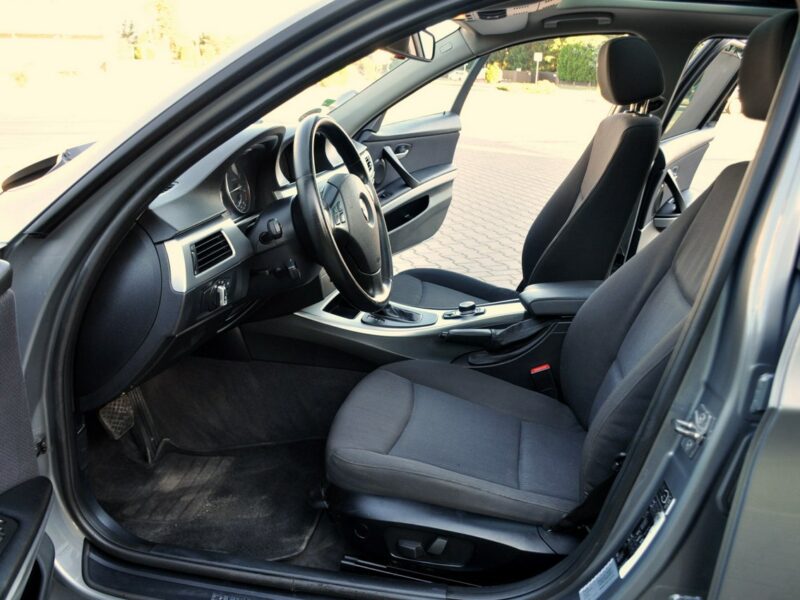 BMW 320 2.0d(143KM)*Lift*Xenon*Navi*Panorama*El.Fotele*Welur*2xPark.*Alu17"ASO E90E91E92E93(2005-2012)
