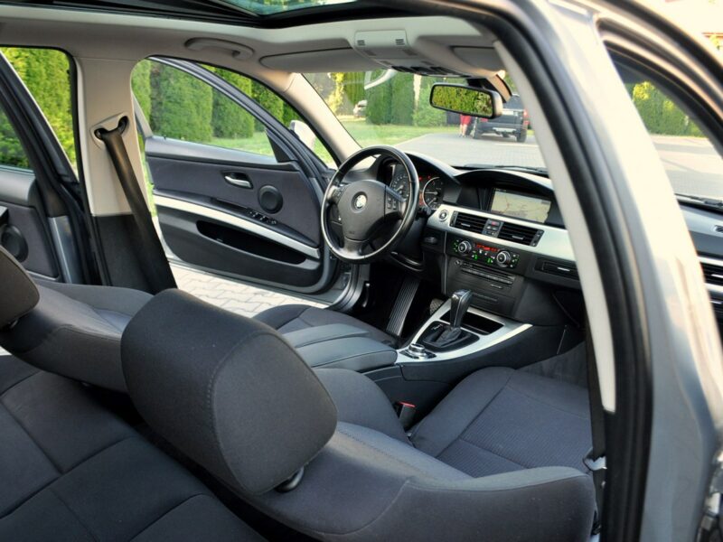 BMW 320 2.0d(143KM)*Lift*Xenon*Navi*Panorama*El.Fotele*Welur*2xPark.*Alu17"ASO E90E91E92E93(2005-2012)