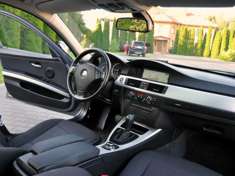 BMW 320 2.0d(143KM)*Lift*Xenon*Navi*Panorama*El.Fotele*Welur*2xPark.*Alu17"ASO E90E91E92E93(2005-2012)
