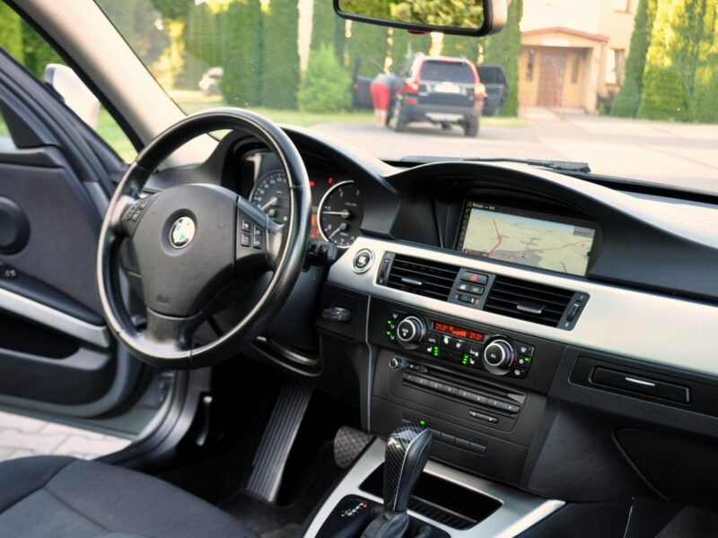 BMW 320 2.0d(143KM)*Lift*Xenon*Navi*Panorama*El.Fotele*Welur*2xPark.*Alu17"ASO E90E91E92E93(2005-2012)