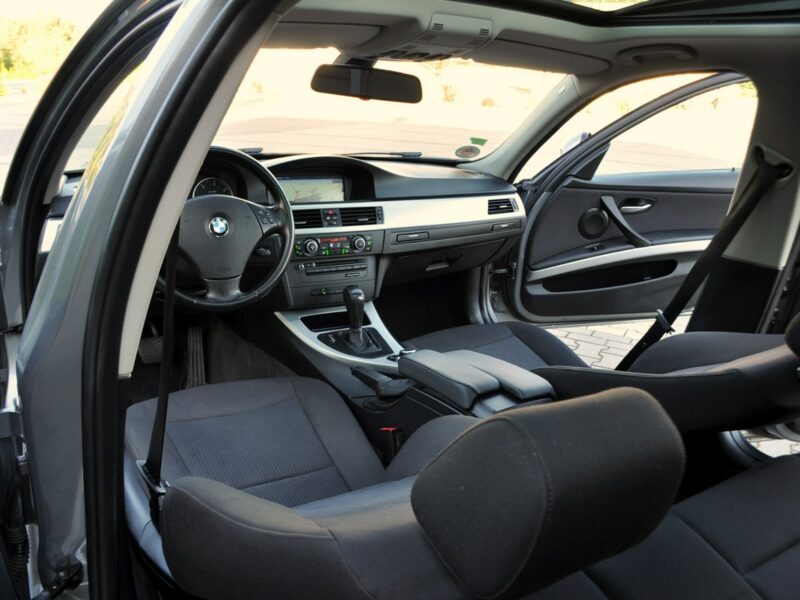 BMW 320 2.0d(143KM)*Lift*Xenon*Navi*Panorama*El.Fotele*Welur*2xPark.*Alu17"ASO E90E91E92E93(2005-2012)