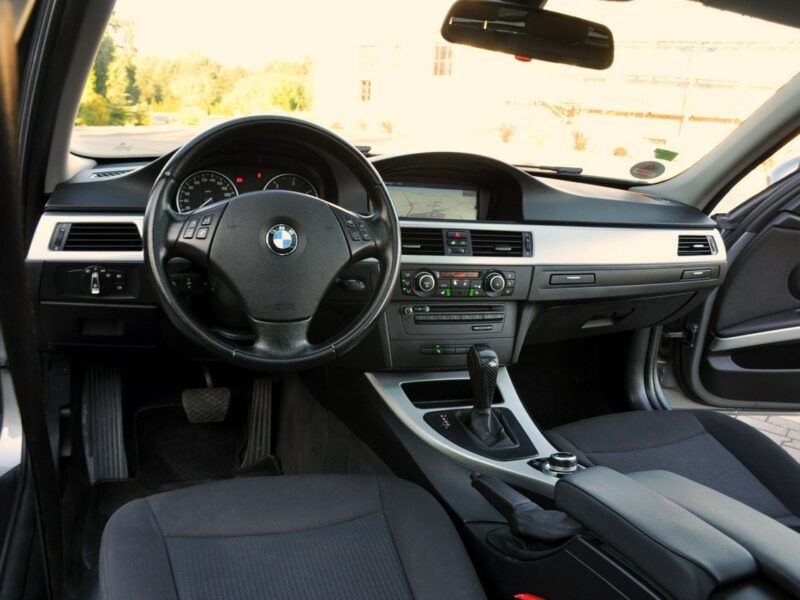 BMW 320 2.0d(143KM)*Lift*Xenon*Navi*Panorama*El.Fotele*Welur*2xPark.*Alu17"ASO E90E91E92E93(2005-2012)