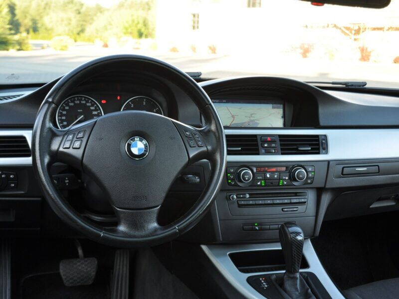 BMW 320 2.0d(143KM)*Lift*Xenon*Navi*Panorama*El.Fotele*Welur*2xPark.*Alu17"ASO E90E91E92E93(2005-2012)