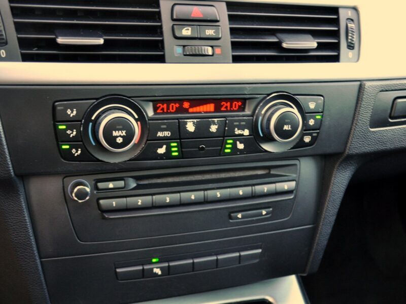 BMW 320 2.0d(143KM)*Lift*Xenon*Navi*Panorama*El.Fotele*Welur*2xPark.*Alu17"ASO E90E91E92E93(2005-2012)