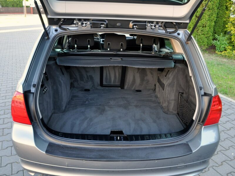 BMW 320 2.0d(143KM)*Lift*Xenon*Navi*Panorama*El.Fotele*Welur*2xPark.*Alu17"ASO E90E91E92E93(2005-2012)