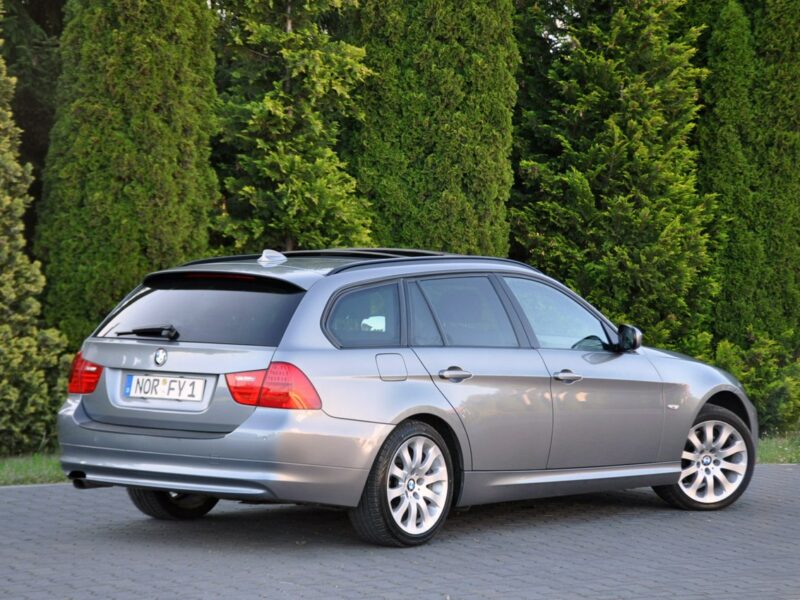 BMW 320 2.0d(143KM)*Lift*Xenon*Navi*Panorama*El.Fotele*Welur*2xPark.*Alu17"ASO E90E91E92E93(2005-2012)