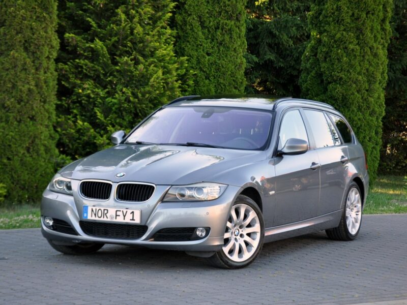 BMW 320 2.0d(143KM)*Lift*Xenon*Navi*Panorama*El.Fotele*Welur*2xPark.*Alu17"ASO E90E91E92E93(2005-2012)