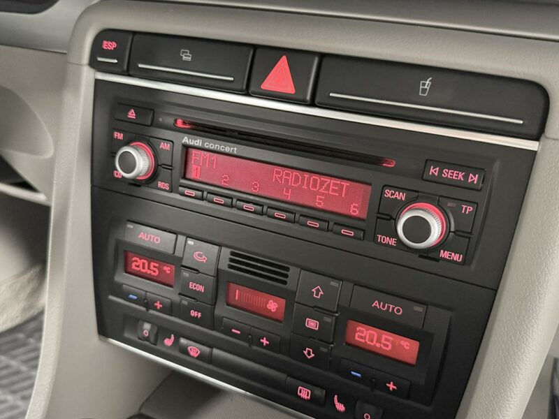 Audi A4 2.0 MPI 130KM ALT*Ambiente * Klimatronic * Tempomat * Relingi * Isofix B7 (2004-2007)