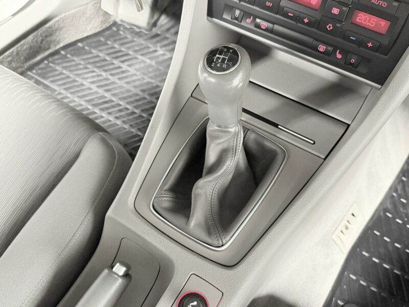 Audi A4 2.0 MPI 130KM ALT*Ambiente * Klimatronic * Tempomat * Relingi * Isofix B7 (2004-2007)