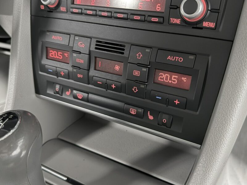 Audi A4 2.0 MPI 130KM ALT*Ambiente * Klimatronic * Tempomat * Relingi * Isofix B7 (2004-2007)