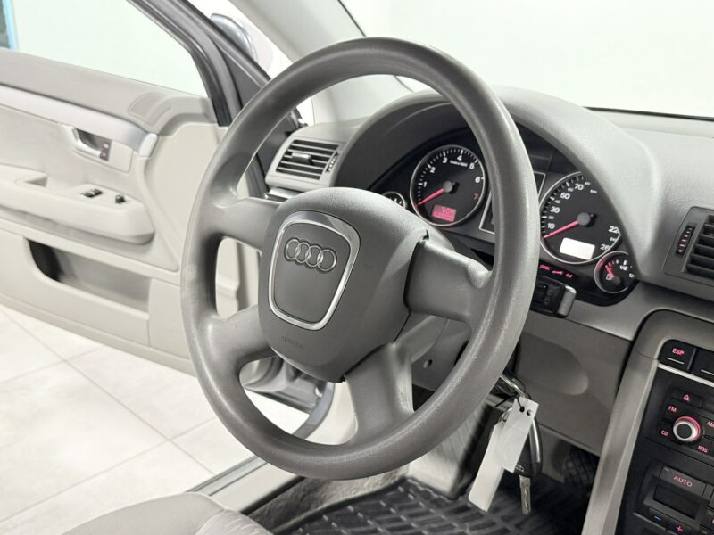 Audi A4 2.0 MPI 130KM ALT*Ambiente * Klimatronic * Tempomat * Relingi * Isofix B7 (2004-2007)