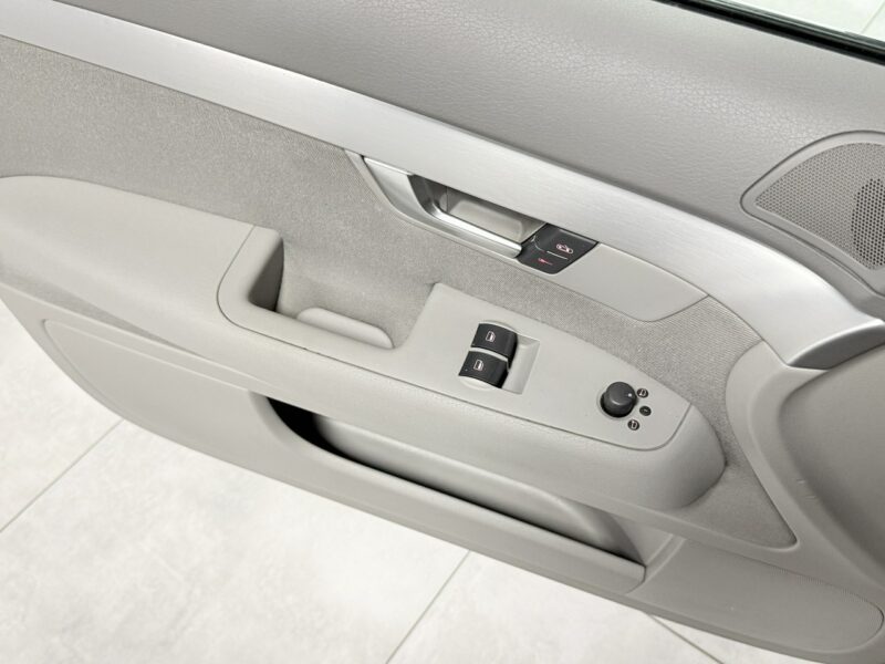 Audi A4 2.0 MPI 130KM ALT*Ambiente * Klimatronic * Tempomat * Relingi * Isofix B7 (2004-2007)