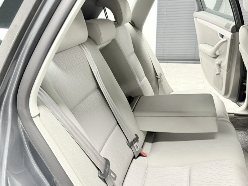 Audi A4 2.0 MPI 130KM ALT*Ambiente * Klimatronic * Tempomat * Relingi * Isofix B7 (2004-2007)