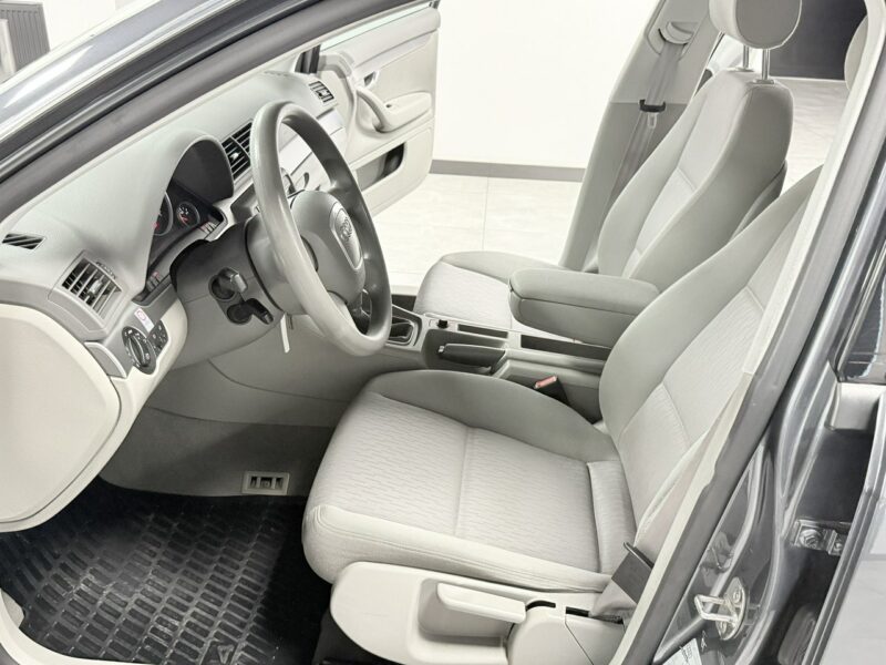 Audi A4 2.0 MPI 130KM ALT*Ambiente * Klimatronic * Tempomat * Relingi * Isofix B7 (2004-2007)