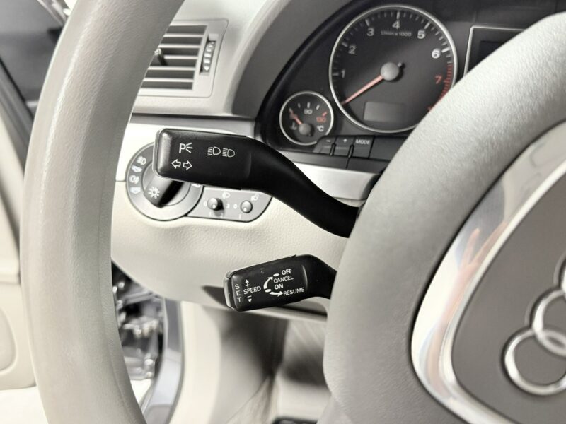 Audi A4 2.0 MPI 130KM ALT*Ambiente * Klimatronic * Tempomat * Relingi * Isofix B7 (2004-2007)