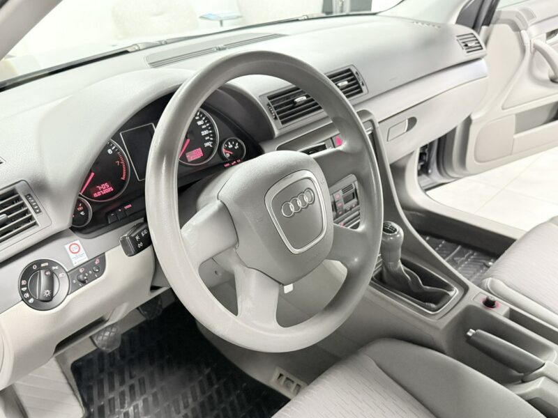 Audi A4 2.0 MPI 130KM ALT*Ambiente * Klimatronic * Tempomat * Relingi * Isofix B7 (2004-2007)