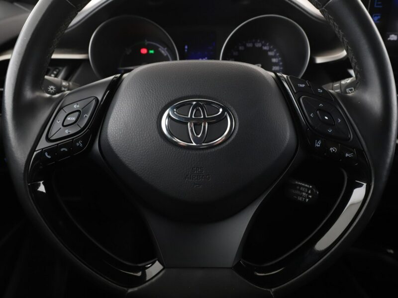 Toyota C-HR Dynamic grzane fotele PDC-kamera ACC półskóra
