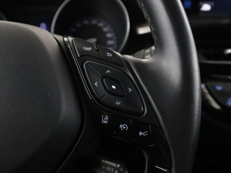 Toyota C-HR Dynamic grzane fotele PDC-kamera ACC półskóra