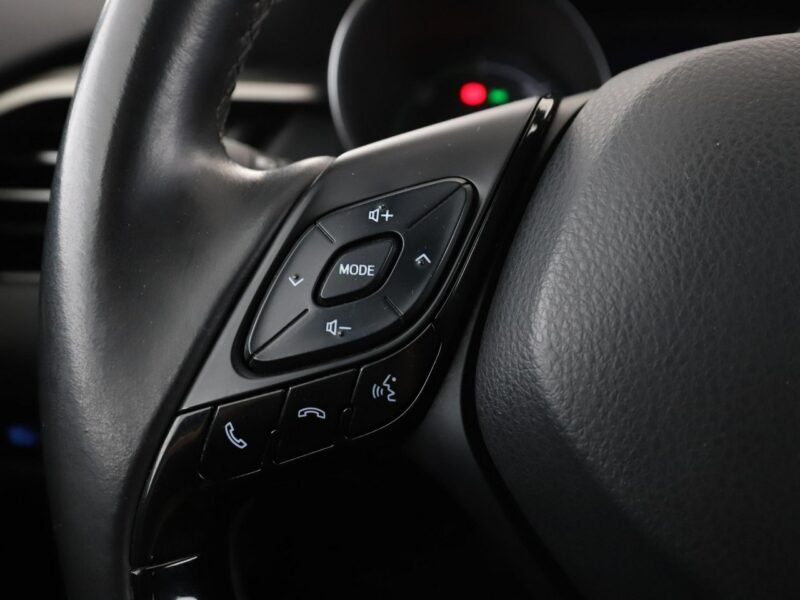 Toyota C-HR Dynamic grzane fotele PDC-kamera ACC półskóra