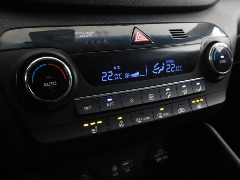 Hyundai Tucson Automat navi klima auto kamera i czujniki parkowania grzane fotele III (2015-2020)