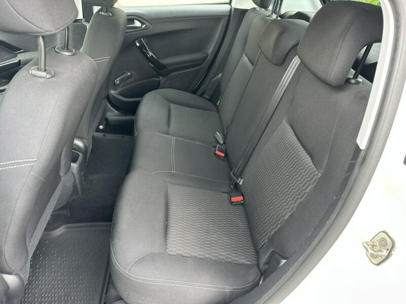 Peugeot 208 Benzyna, tempomat, radio dotykowe ,nawigacja, isofix, ESP, import I (2012-2019)