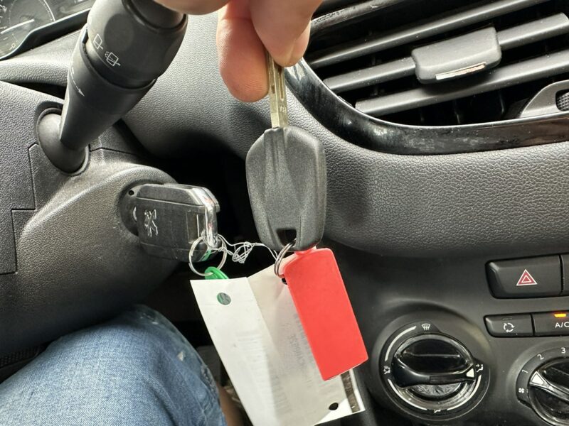Peugeot 208 Benzyna, tempomat, radio dotykowe ,nawigacja, isofix, ESP, import I (2012-2019)