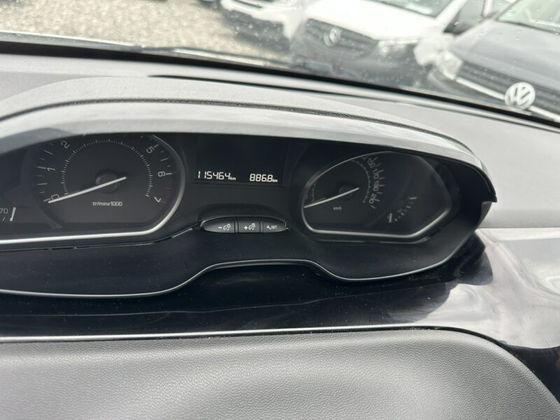 Peugeot 208 Benzyna, tempomat, radio dotykowe ,nawigacja, isofix, ESP, import I (2012-2019)