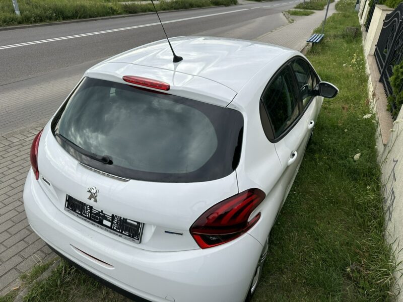 Peugeot 208 Benzyna, tempomat, radio dotykowe ,nawigacja, isofix, ESP, import I (2012-2019)