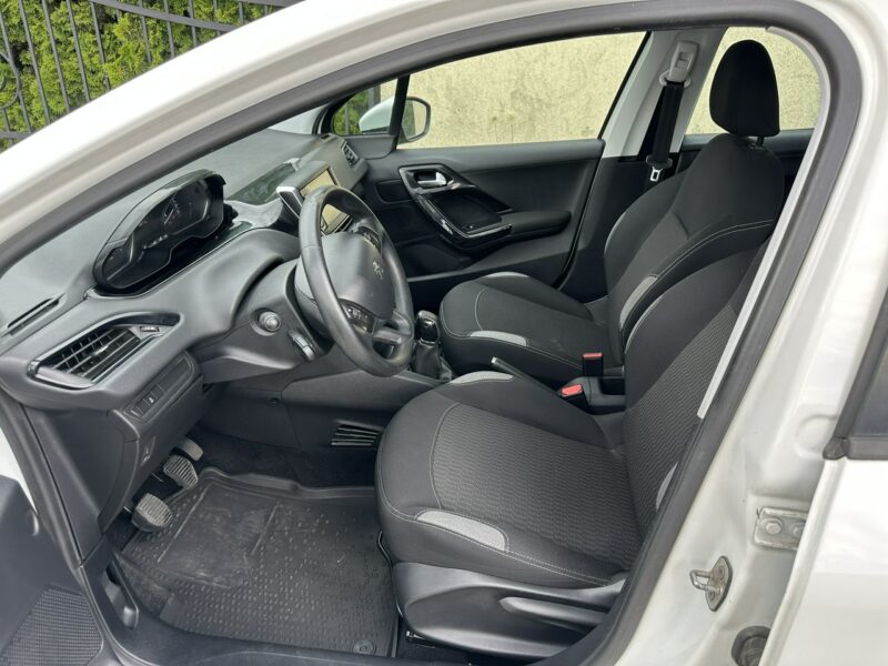 Peugeot 208 Benzyna, tempomat, radio dotykowe ,nawigacja, isofix, ESP, import I (2012-2019)