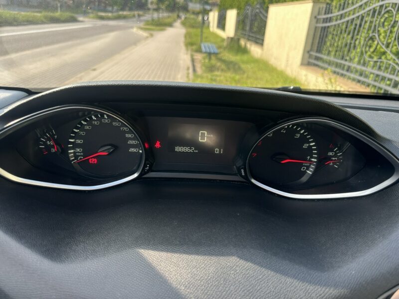 Peugeot 308 Benzyna, tempomat, LED światła dzienne, klimatyzacja, isofix, import T9 (2014-2021)