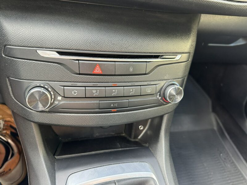 Peugeot 308 Benzyna, tempomat, LED światła dzienne, klimatyzacja, isofix, import T9 (2014-2021)