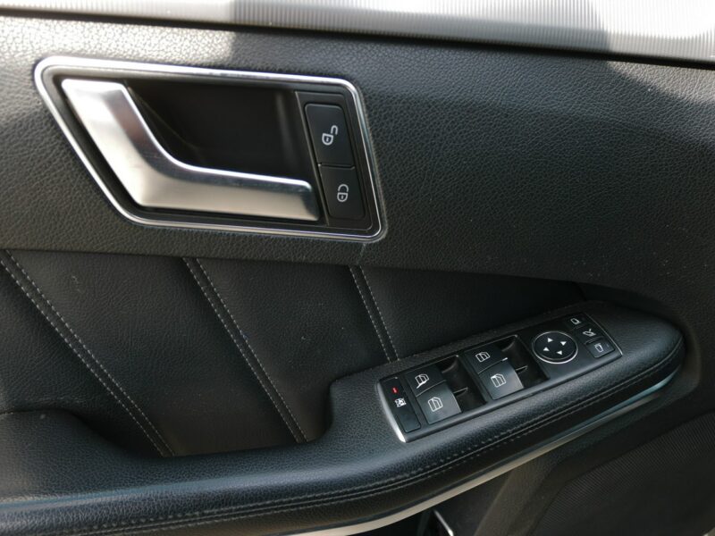Mercedes E 300 2.15D BTec Hybrid 231KM [Eu5] Sedan -Automat -Skóra -Navi -Full LED W212 (2009-)