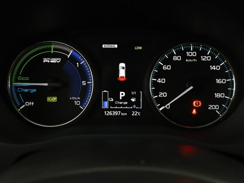 Mitsubishi Outlander PHEV Automat Klimatyzacja Podgrzewane fotele Kamera cofania Bluetooth III (2012-)