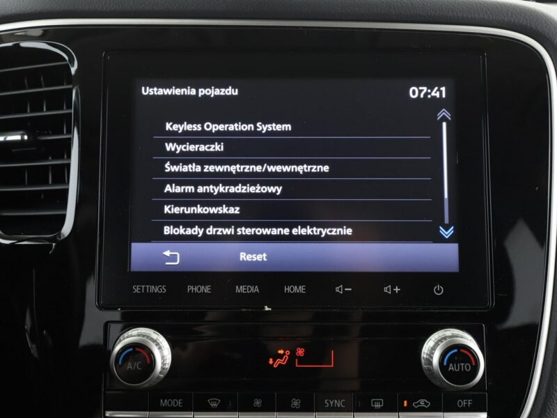 Mitsubishi Outlander PHEV Automat Klimatyzacja Podgrzewane fotele Kamera cofania Bluetooth III (2012-)