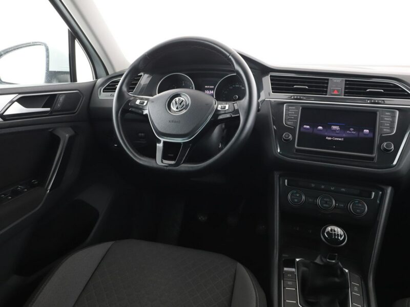 Volkswagen Tiguan GRATIS! Pakiet Serwisowy o wartości 700 zł! II (2016-2024)