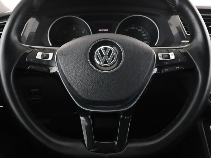 Volkswagen Tiguan GRATIS! Pakiet Serwisowy o wartości 700 zł! II (2016-2024)
