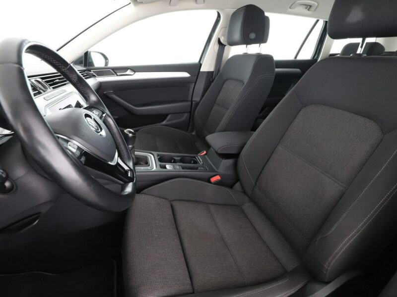 Volkswagen Passat FV23% matrix LED navi klima auto czujniki parkowania B8 (2014-2023)