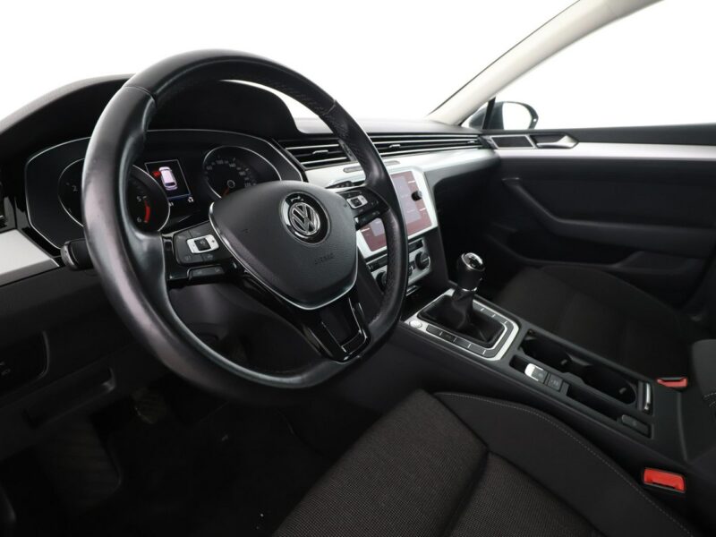 Volkswagen Passat FV23% matrix LED navi klima auto czujniki parkowania B8 (2014-2023)